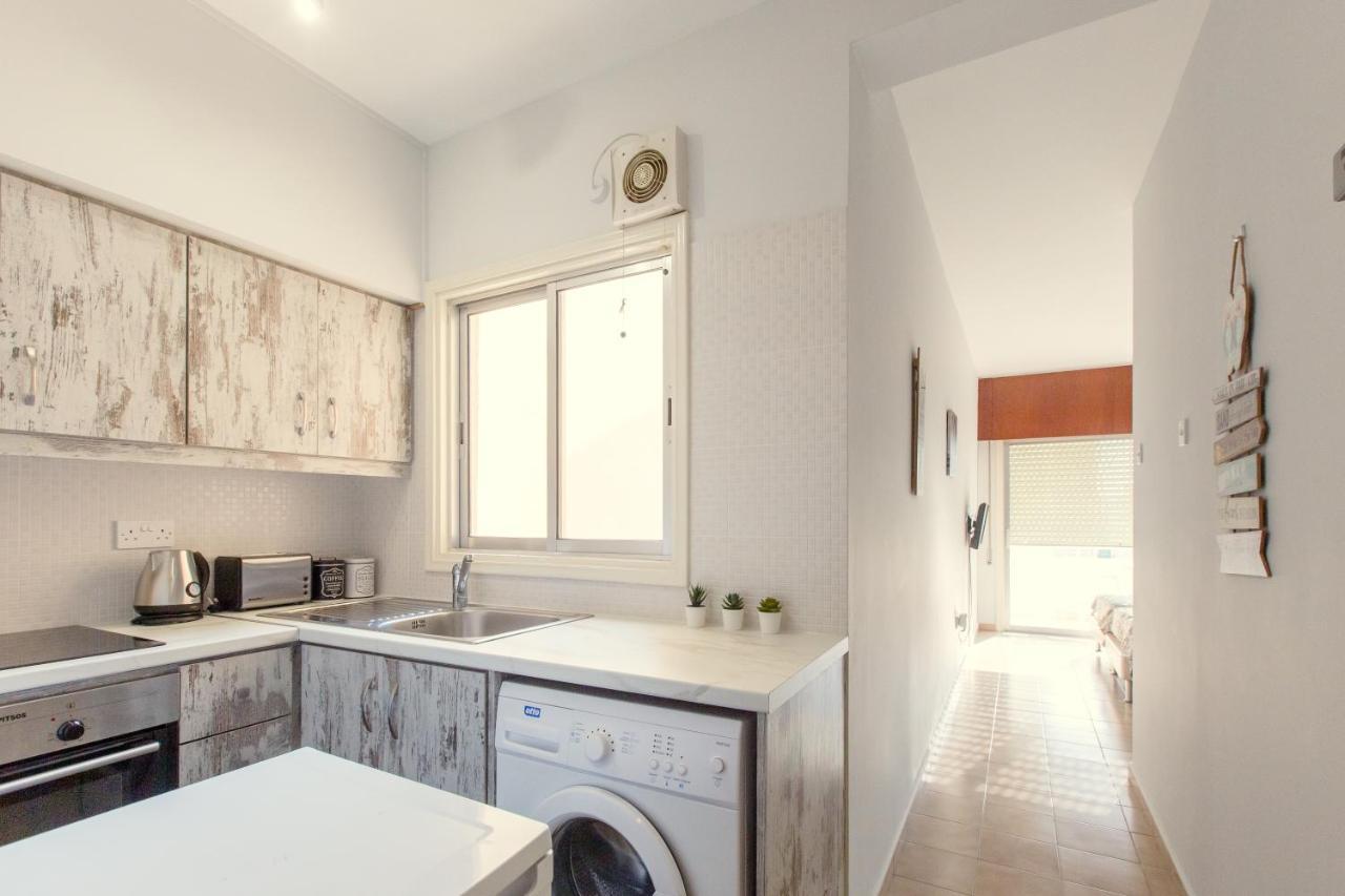 Furnished Seafront Studio 라르나카 외부 사진