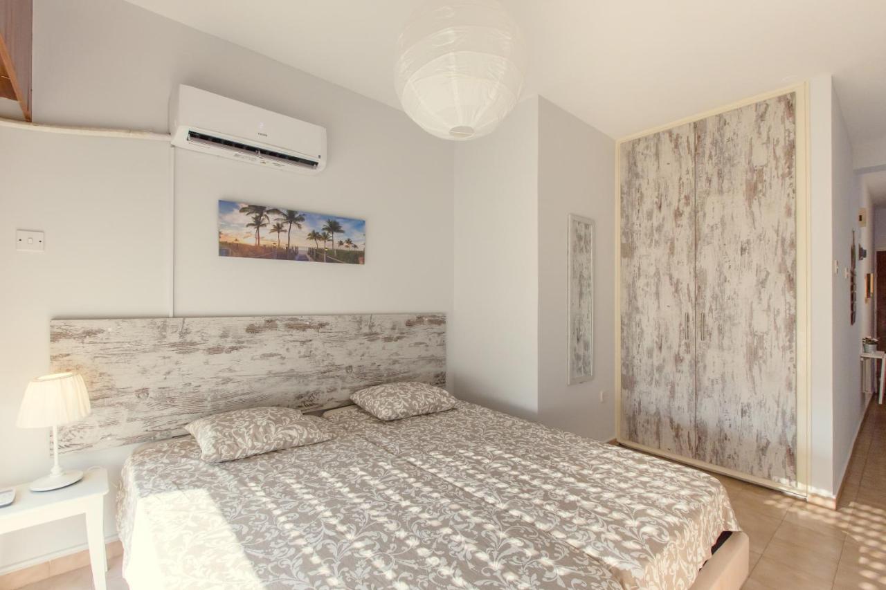 Furnished Seafront Studio 라르나카 외부 사진